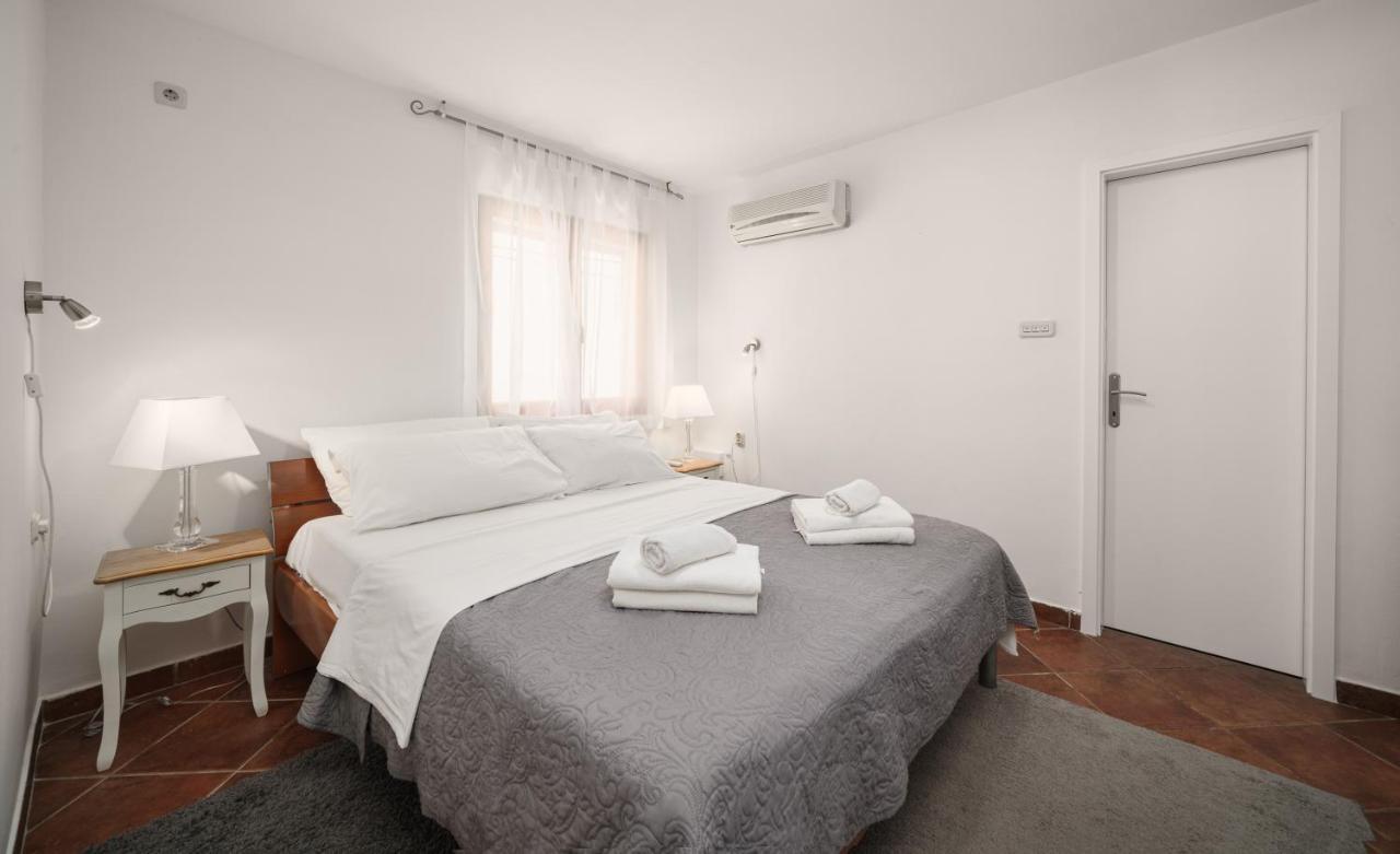 Heritage Residence In Center With Pool- Apartments Vodice Exterior foto